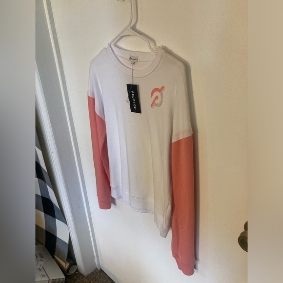 Peloton long sleeve shirt in size Medium. NWT. Brand new never worn - Picture 1 of 5